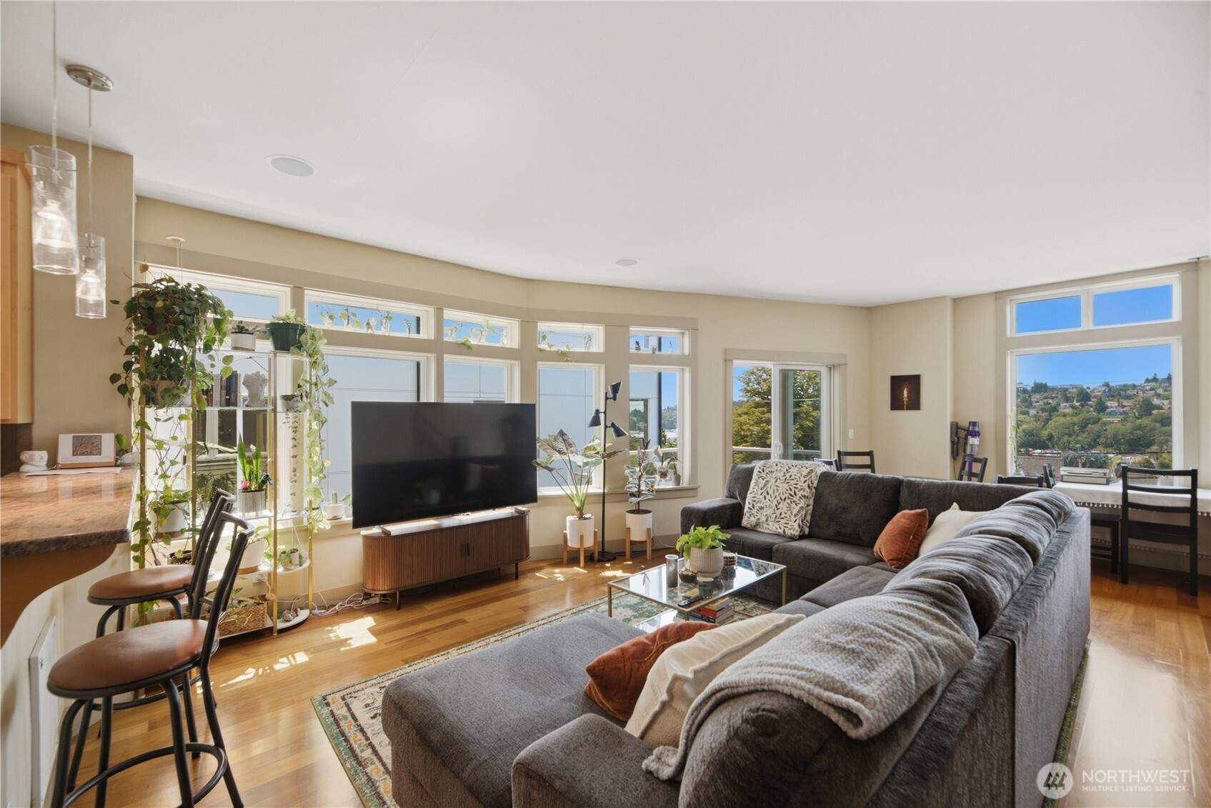 2540 14th Avenue W