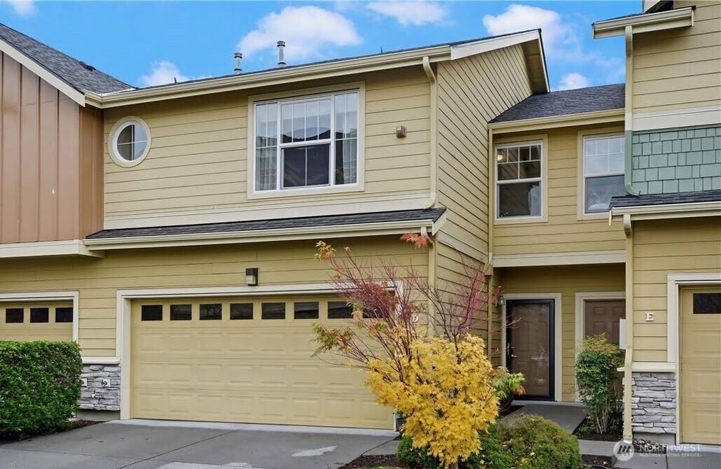 Photo of 18502 W 36th Avenue #D, Lynnwood, WA 98037 (MLS # 2429787)