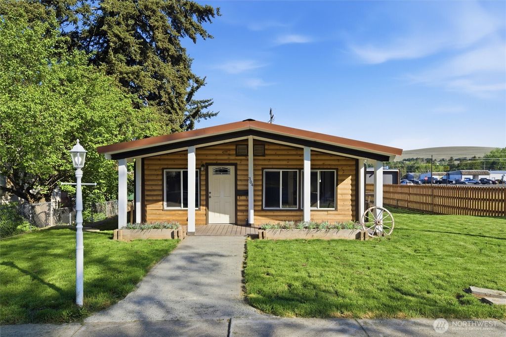 Photo of 304 W Clay ST, Dayton, WA 99328 (MLS # 2518304)