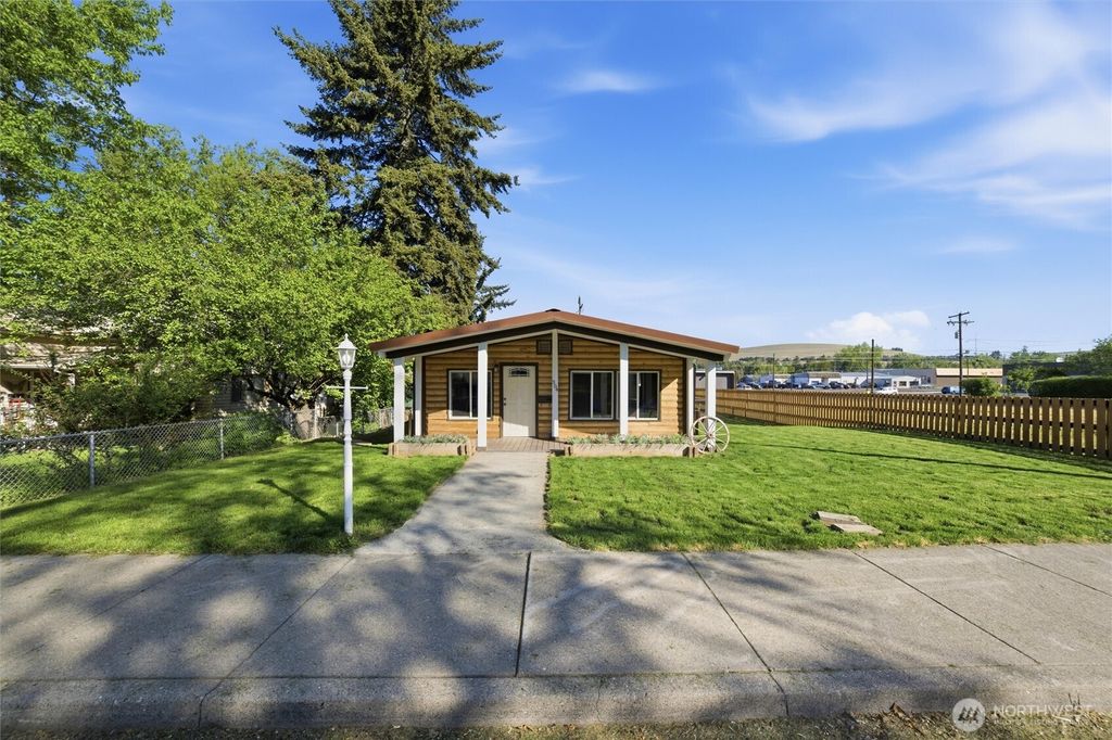 Photo of 304 W Clay ST, Dayton, WA 99328 (MLS # 2518304)