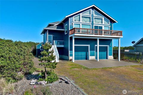 Photo of 1160 Greenview Avenue SW, Ocean Shores, WA 98569 (MLS # 2470130)