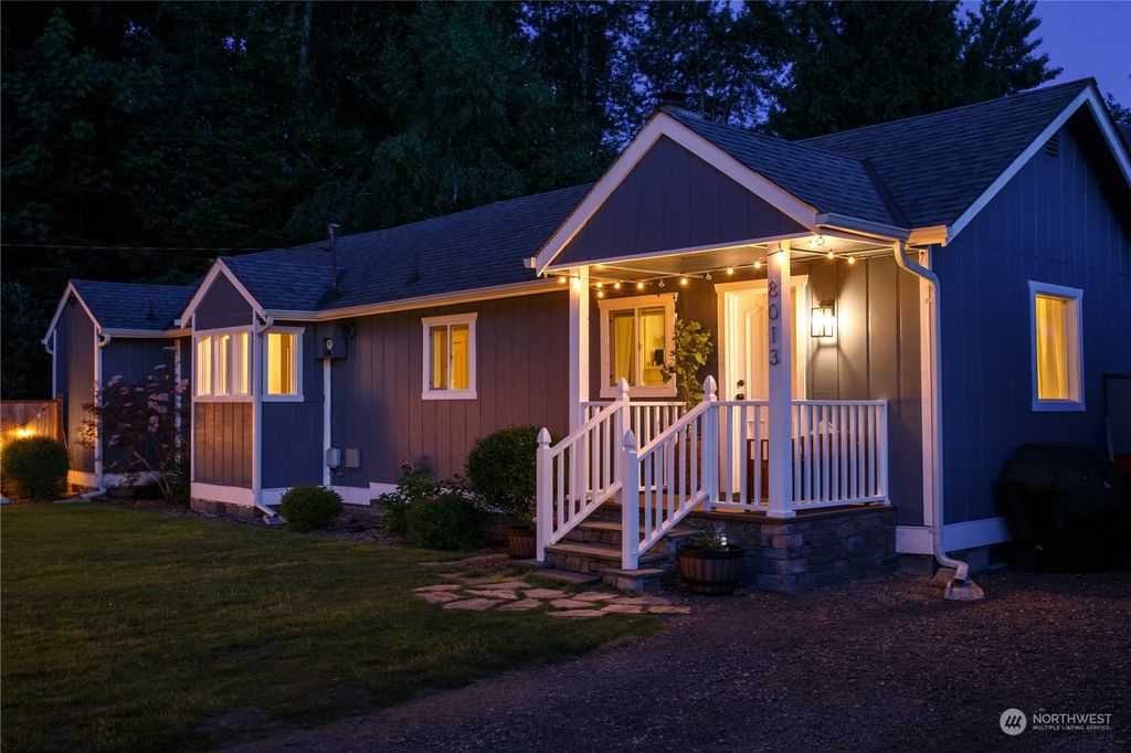 Photo of 8013 NE 185th Street, Kenmore, WA 98028 (MLS # 2141563)