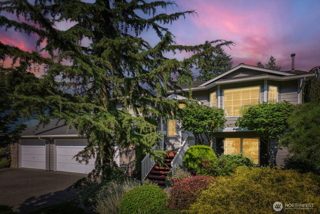 Photo of 1001 98th Avenue SE, Lake Stevens, WA 98258 (MLS # 2557099)