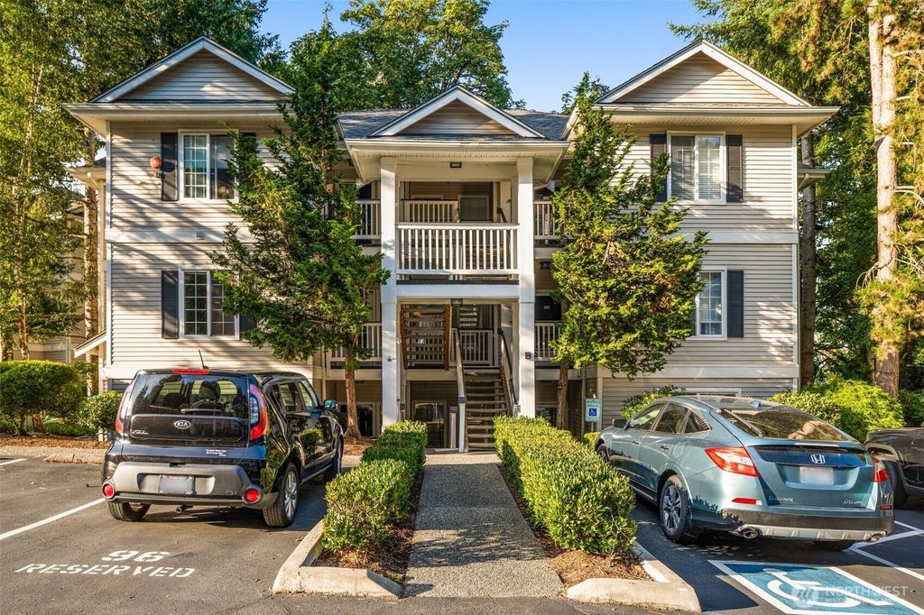 Photo of 12120 NE 172nd Place #L201, Bothell, WA 98011 (MLS # 2430692)