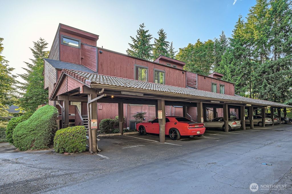 Photo of 1208 S 216th Street #D201, Des Moines, WA 98198 (MLS # 2385184)