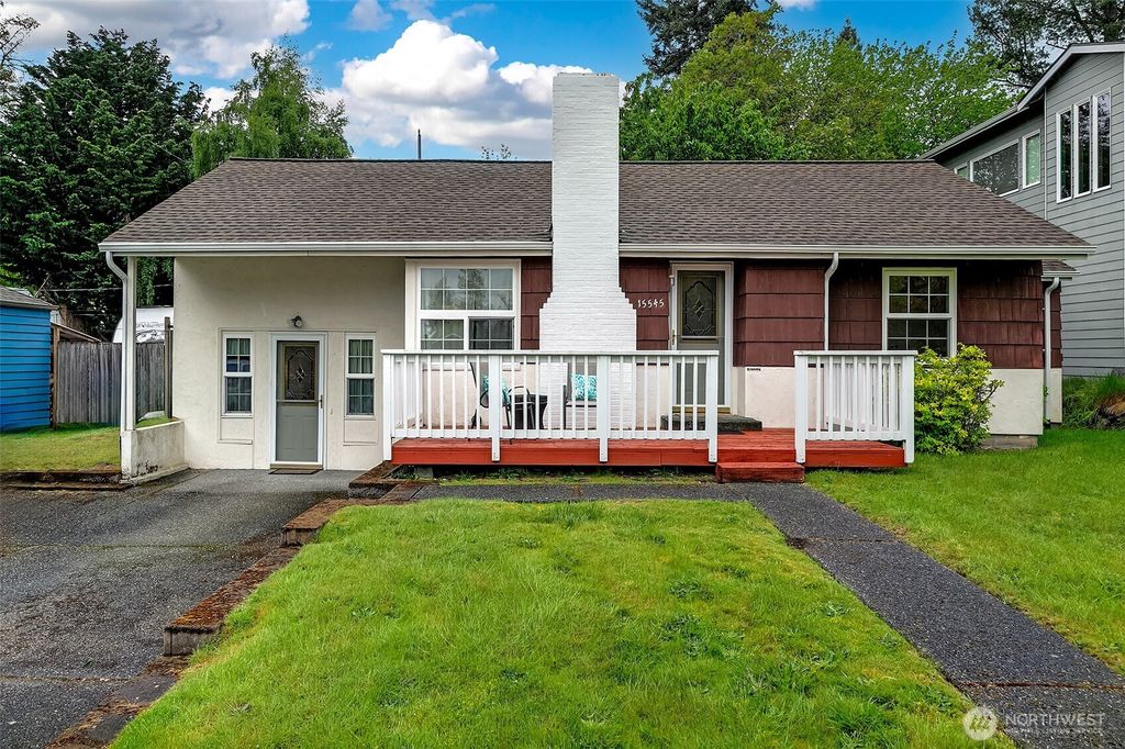 Photo of 15545 8th Avenue NE, Shoreline, WA 98155 (MLS # 2523167)