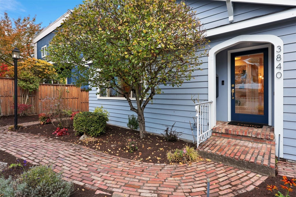 Photo of 3840 34th Avenue SW, Seattle, WA 98126 (MLS # 2595136)