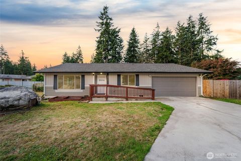 Photo of 2822 29th Street Ct SE, Puyallup, WA 98374 (MLS # 2447001)
