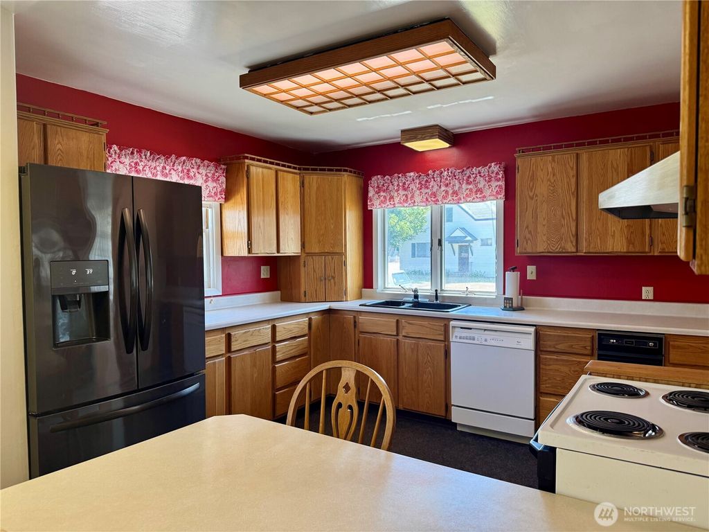 Photo of 706 Maxwell Street, Davenport, WA 99122 (MLS # 2481751)