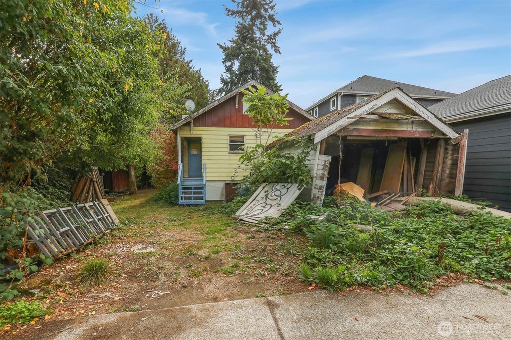 Photo of 1208 NW 77th Street, Seattle, WA 98117 (MLS # 2439283)