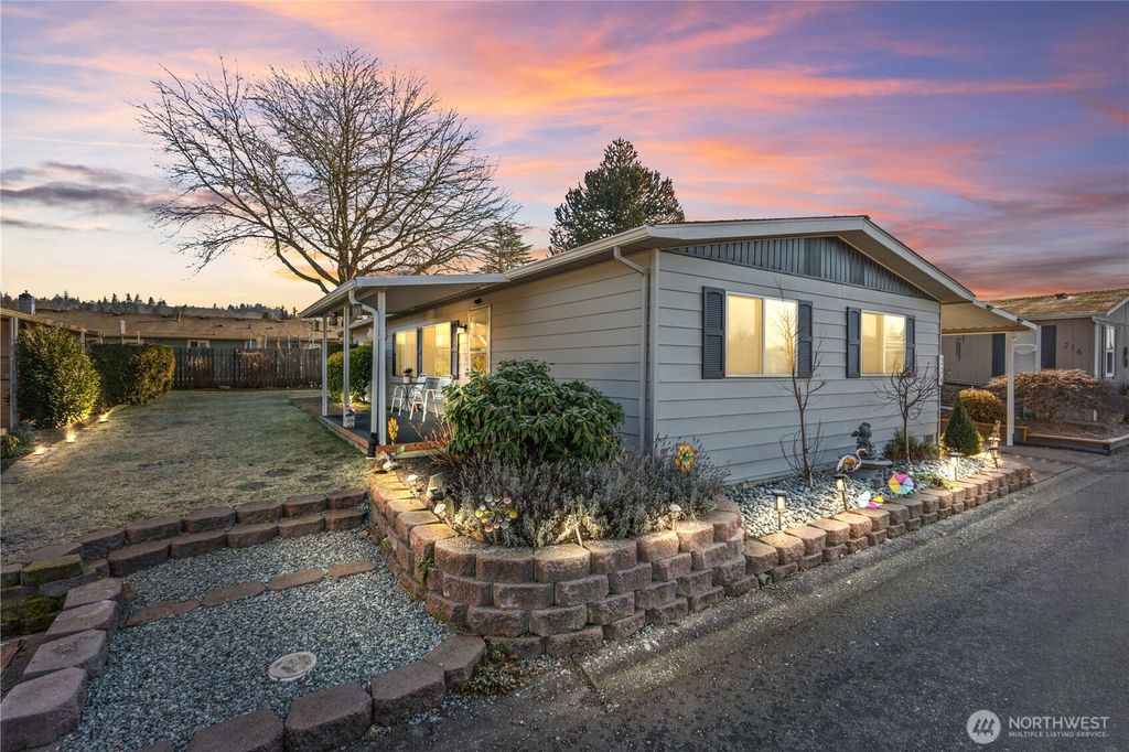 Photo of 1402 22nd Street NE #214, Auburn, WA 98002 (MLS # 2517135)