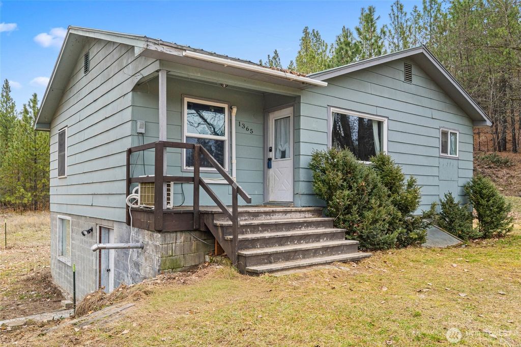 Photo of 1365 N Delaware Ave Ave, Kettle Falls, WA 99141 (MLS # 2471531)