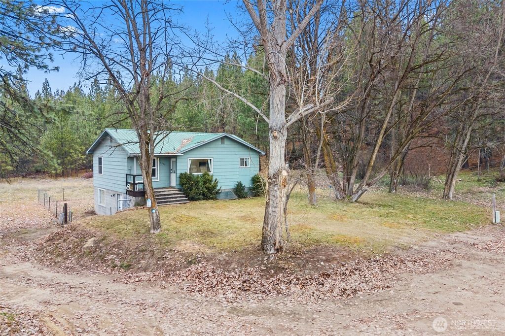 Photo of 1365 N Delaware Ave Ave, Kettle Falls, WA 99141 (MLS # 2471531)