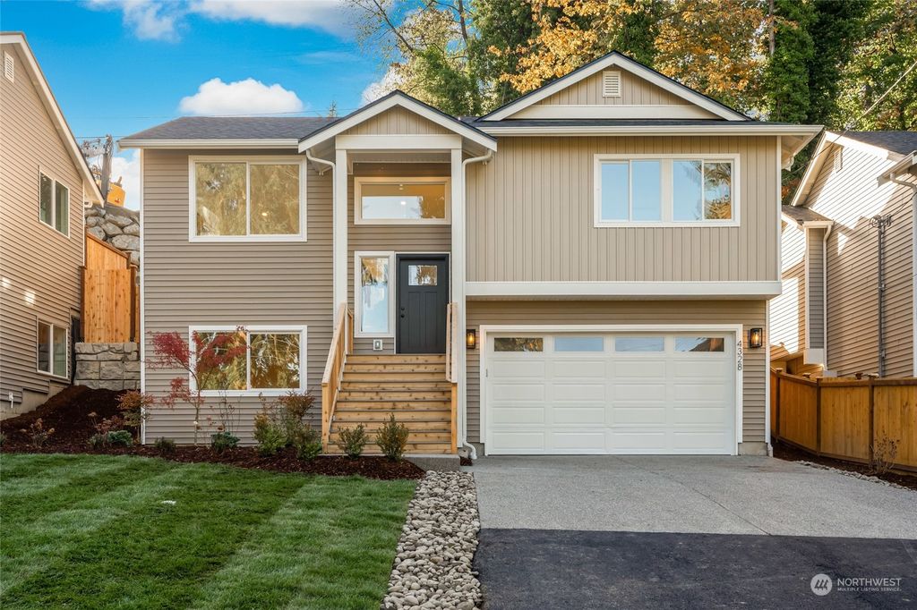 Photo of 4328 Crescent Avenue #B, Everett, WA 98203 (MLS # 2299505)