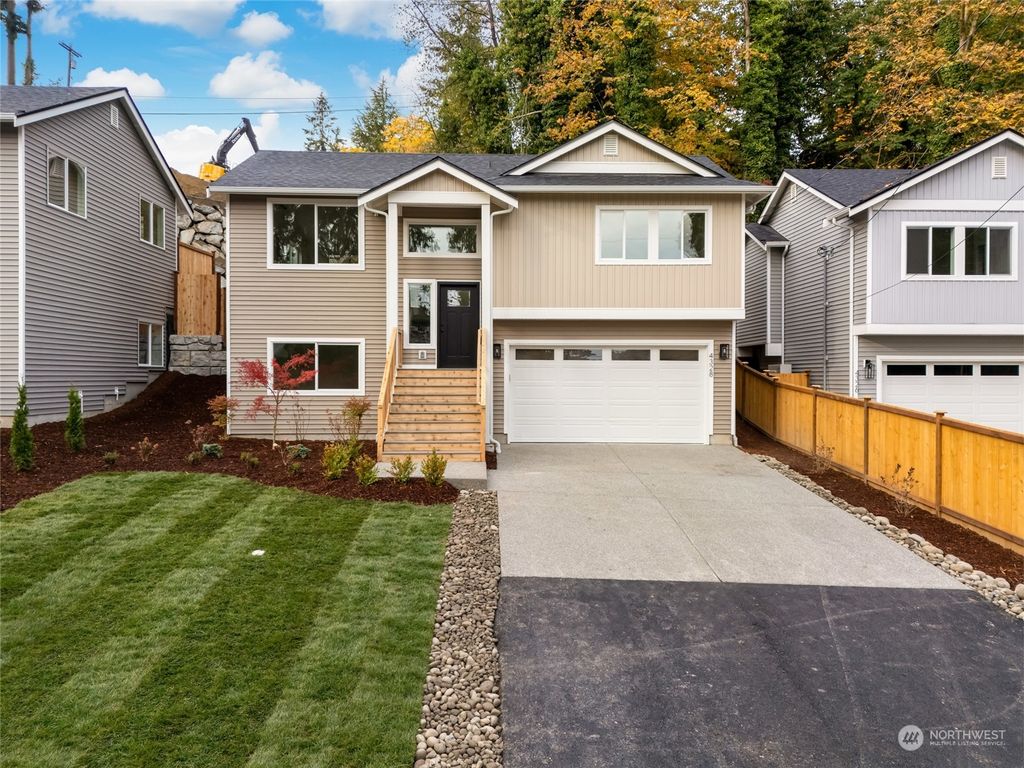 Photo of 4328 Crescent Avenue #B, Everett, WA 98203 (MLS # 2299505)
