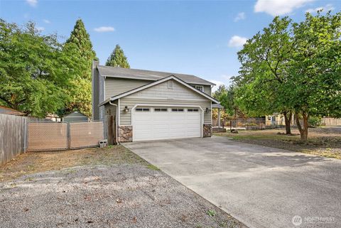 Photo of 14208 NE 51st Street, Vancouver, WA 98682 (MLS # 2431335)