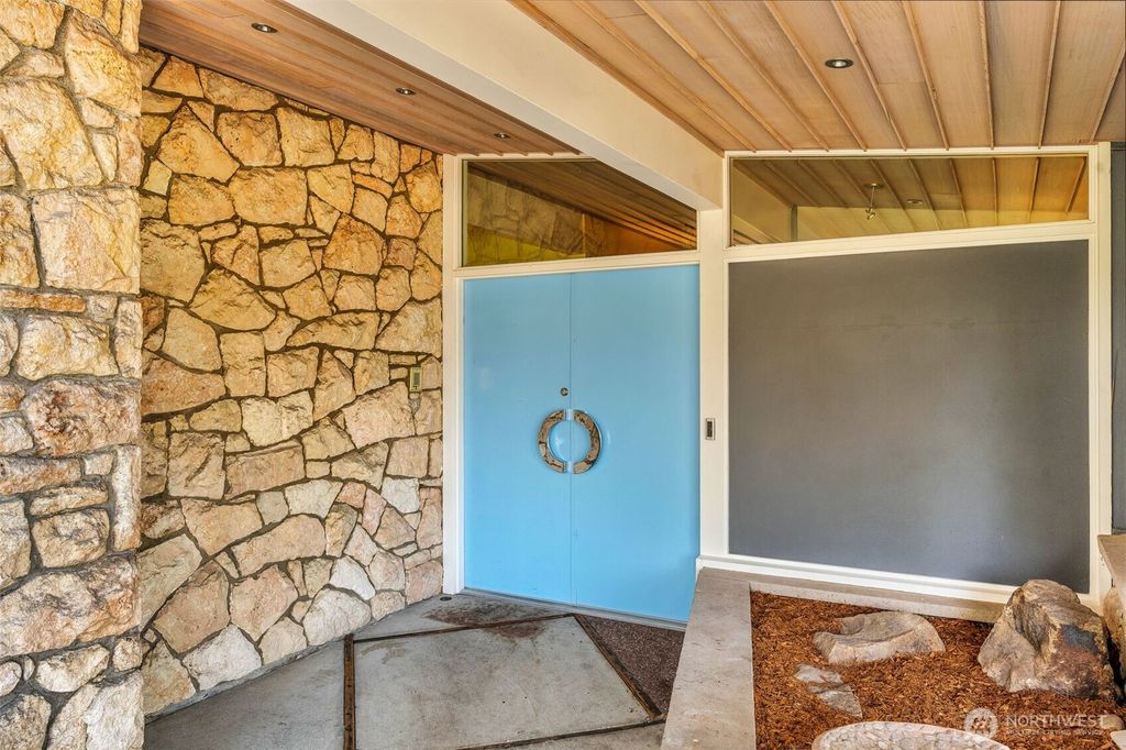 Photo of 6437 Hampton Road S, Seattle, WA 98118 (MLS # 2480927)