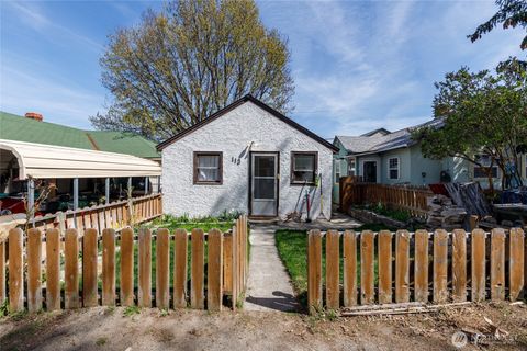 Photo of 113 Young Street, Grand Coulee, WA 99133 (MLS # 2360012)