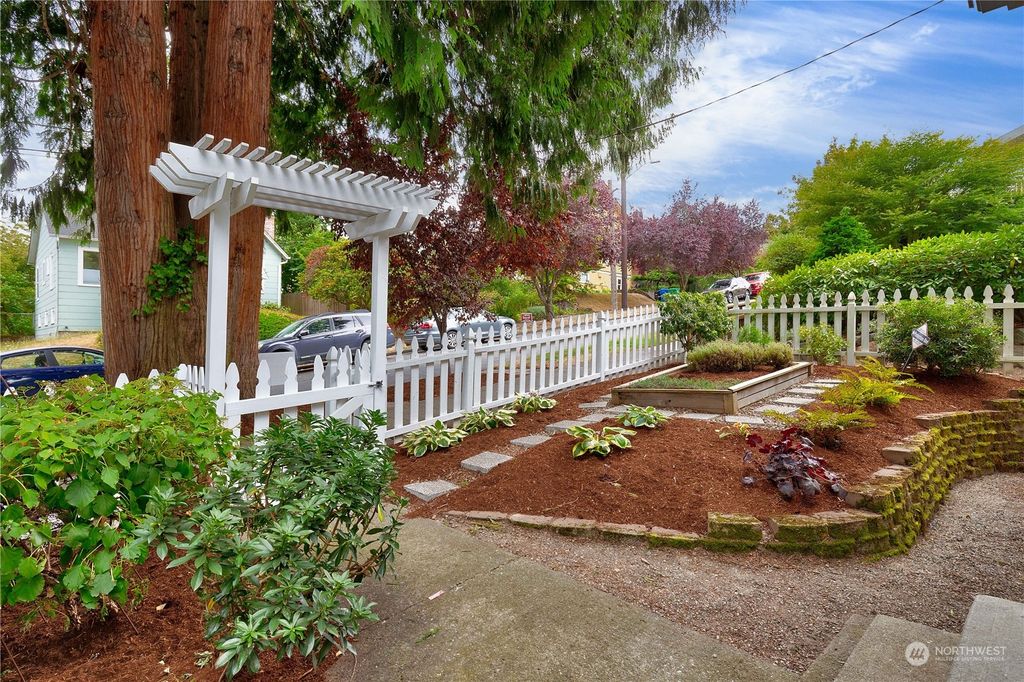 Photo of 514 N 74th Street, Seattle, WA 98103 (MLS # 2153621)
