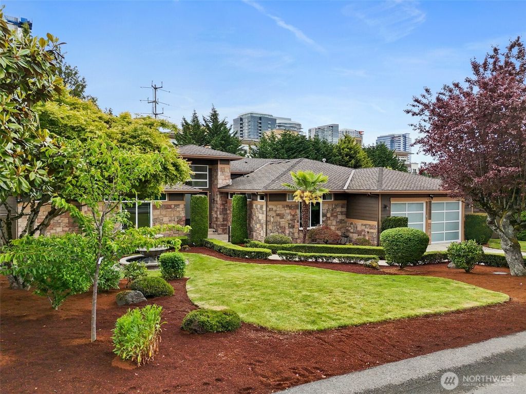 Photo of 1038 Belfair Road, Bellevue, WA 98004 (MLS # 2372678)