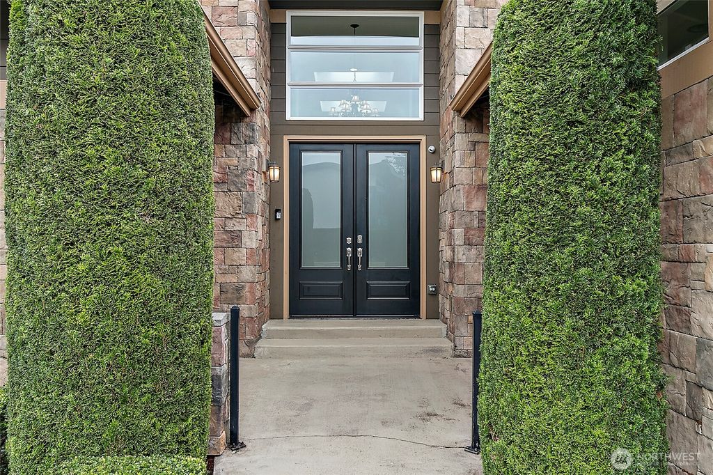Photo of 1038 Belfair Road, Bellevue, WA 98004 (MLS # 2372678)