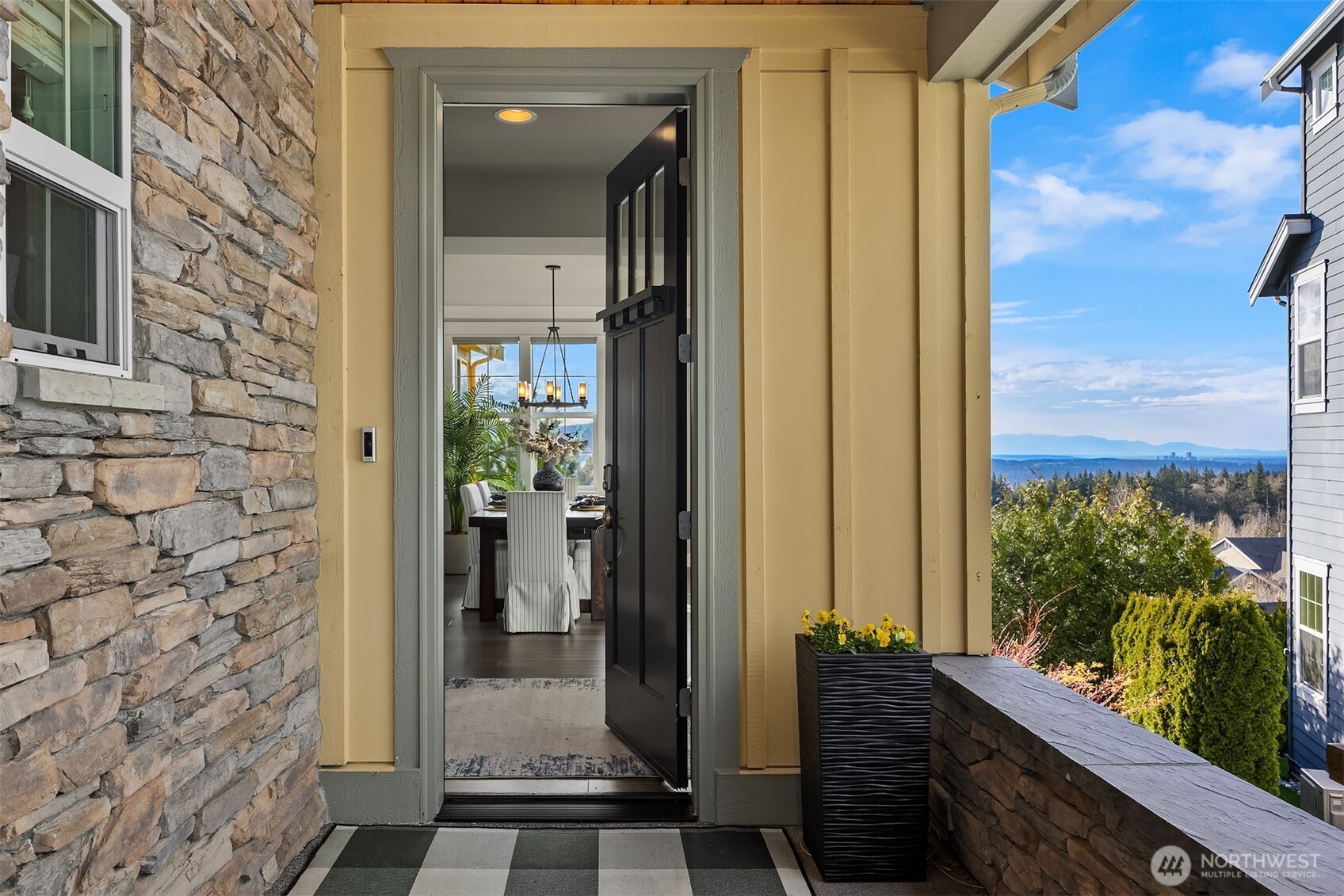 2440 NE Daphne Street