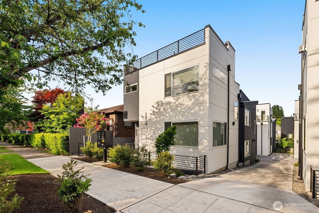 Photo of 1470 B 21st Avenue, Seattle, WA 98122 (MLS # 2403136)