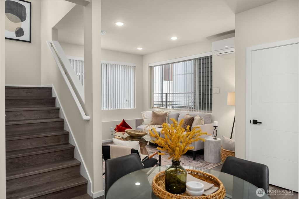 Photo of 1470 B 21st Avenue, Seattle, WA 98122 (MLS # 2403136)