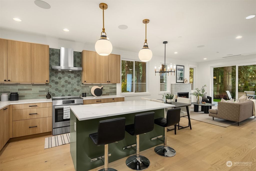 Photo of 10903 NE 47th Street, Kirkland, WA 98033 (MLS # 2316769)