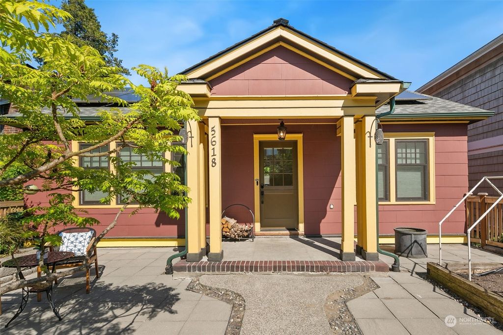 Photo of 5618 20th Avenue NE, Seattle, WA 98105 (MLS # 2068252)