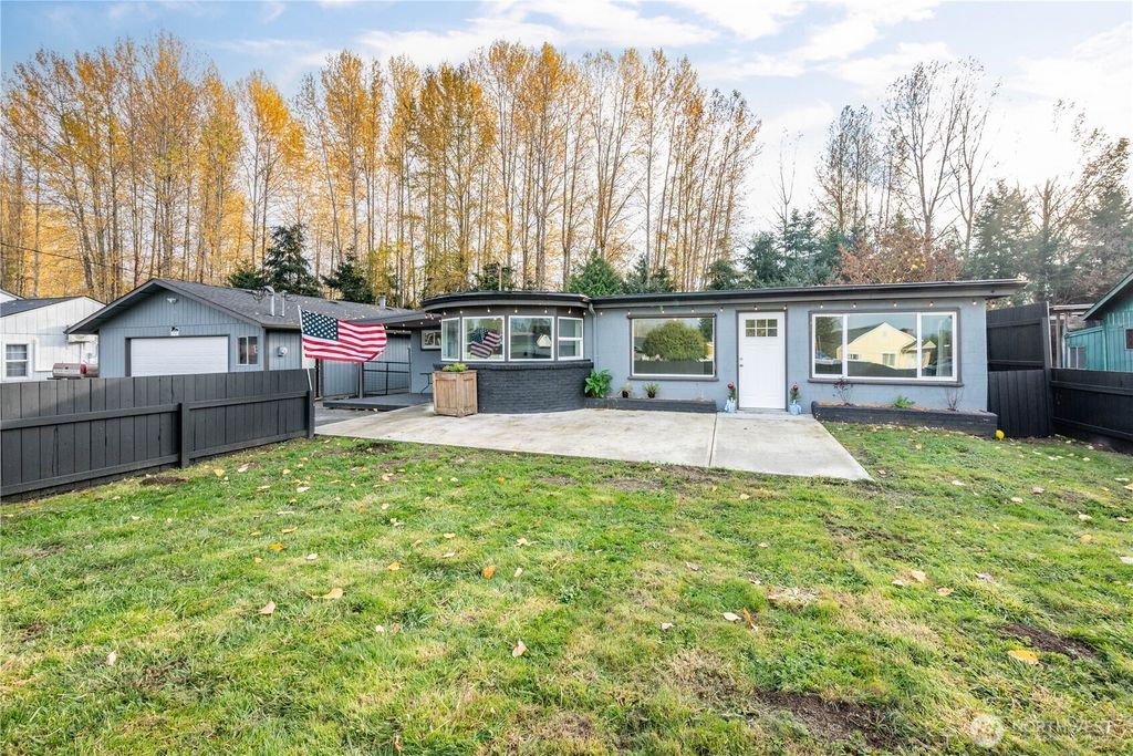 Photo of 3317 Olive Way, Longview, WA 98632 (MLS # 2457195)