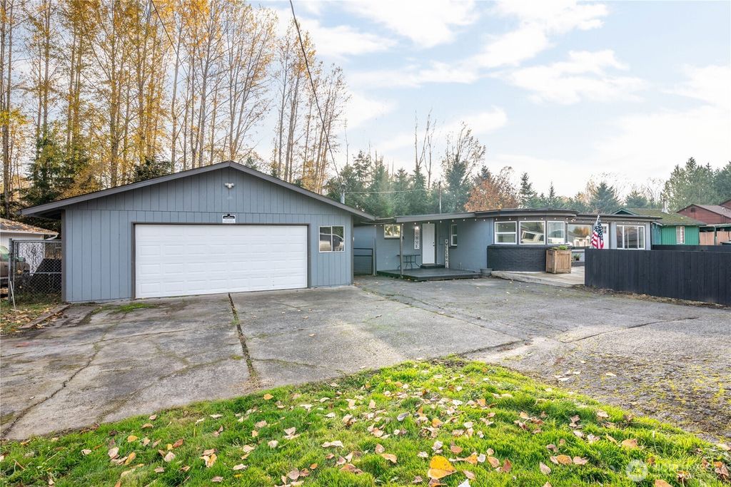Photo of 3317 Olive Way, Longview, WA 98632 (MLS # 2457195)