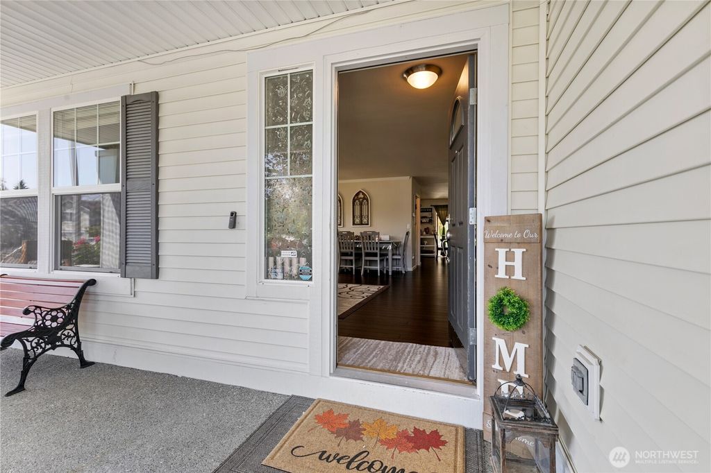 Photo of 813 SW 363rd Place, Federal Way, WA 98023 (MLS # 2387848)