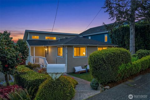 Photo of 4014 32nd Avenue SW, Seattle, WA 98126 (MLS # 2504137)
