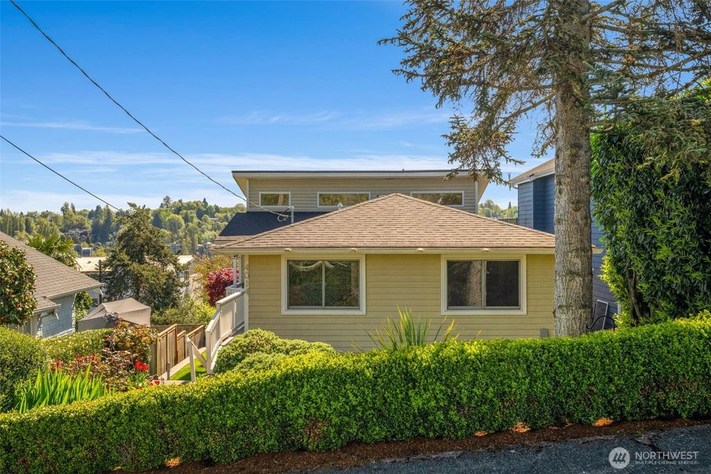 Photo of 4014 32nd Avenue SW, Seattle, WA 98126 (MLS # 2504137)