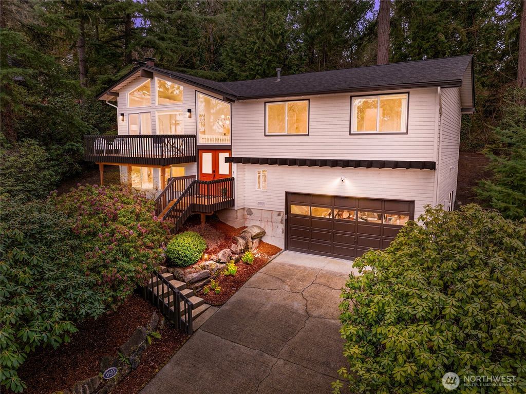 Photo of 17603 NE 30th Place, Redmond, WA 98052 (MLS # 2494820)