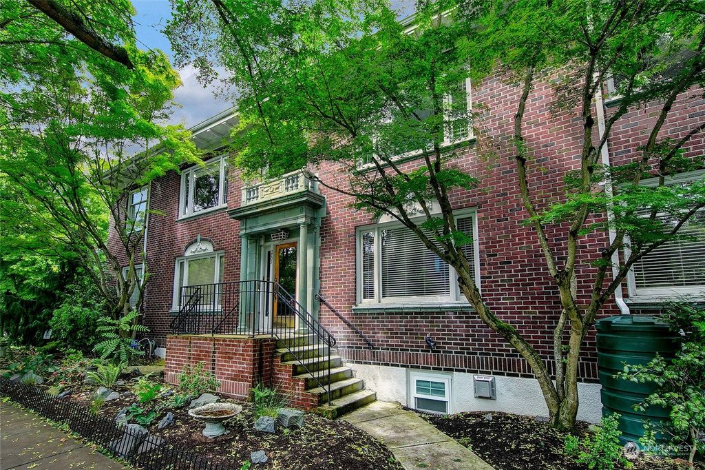 Photo of 2605 Franklin Avenue E #A, Seattle, WA 98102 (MLS # 2247760)