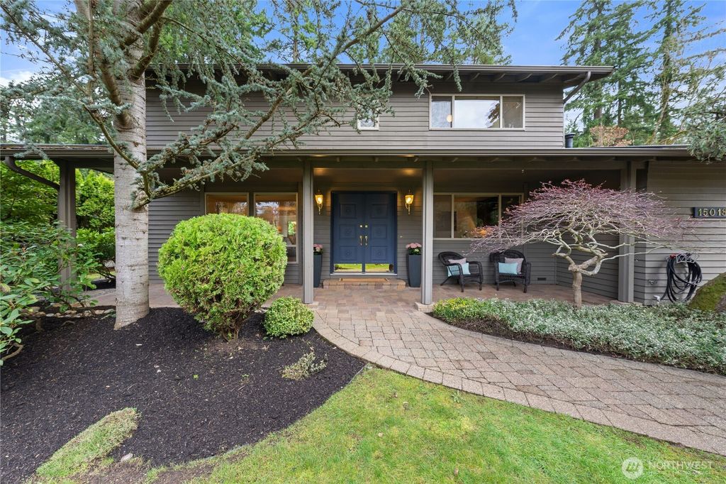Photo of 15018 NE 10th Place, Bellevue, WA 98007 (MLS # 2496525)