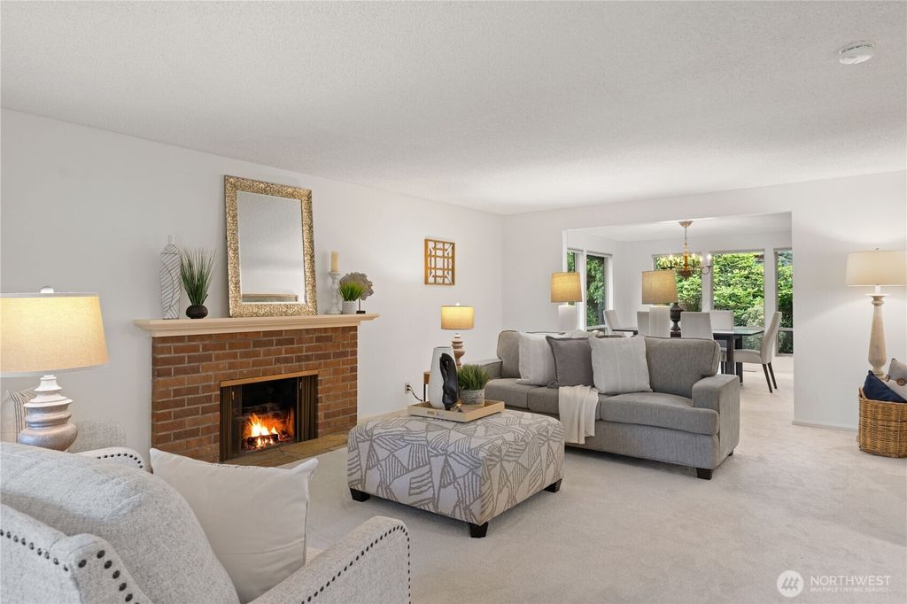 Photo of 15018 NE 10th Place, Bellevue, WA 98007 (MLS # 2496525)