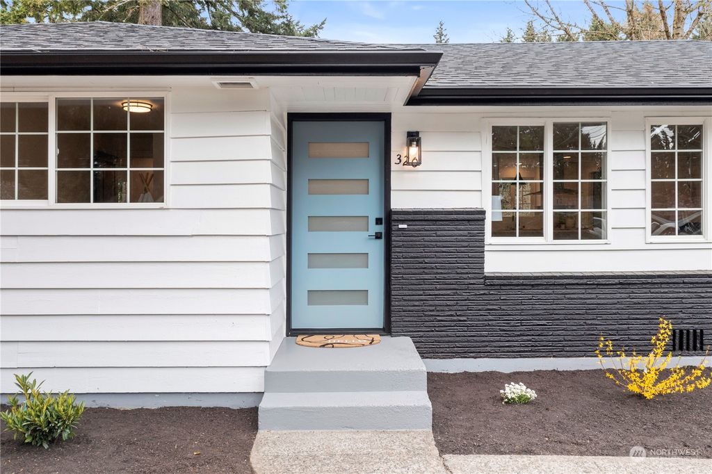 Photo of 320 S 116th Street, Seattle, WA 98168 (MLS # 2212729)