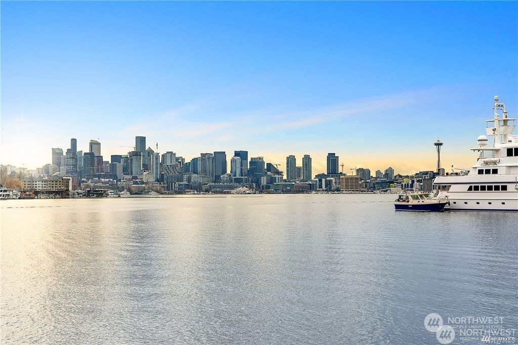 Photo of 2309 N Northlake Way #3A, Seattle, WA 98103 (MLS # 2314733)