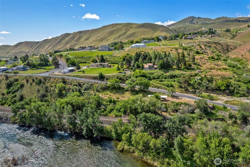 2080 Sleepy Hollow Road