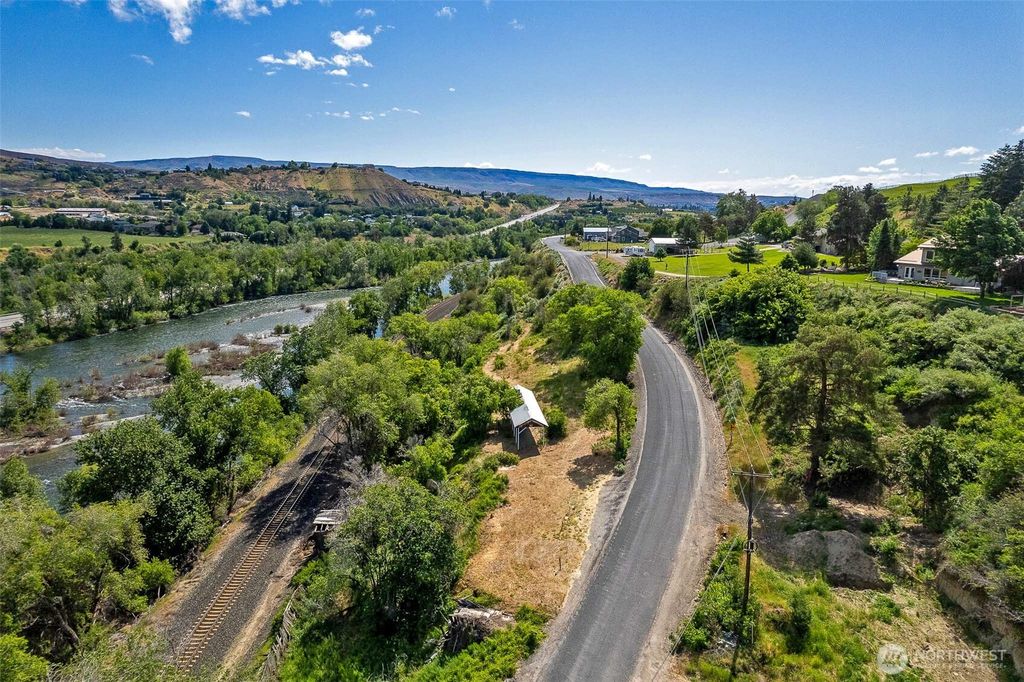 Photo of 2080 Sleepy Hollow Road, Wenatchee, WA 98801 (MLS # 2500047)