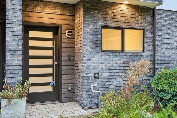 17338 BOTHELL WAY NE, BOTHELL, WA 98011 - Image 40d1becb5a41cd9f45d46536da72ddc2/246570306