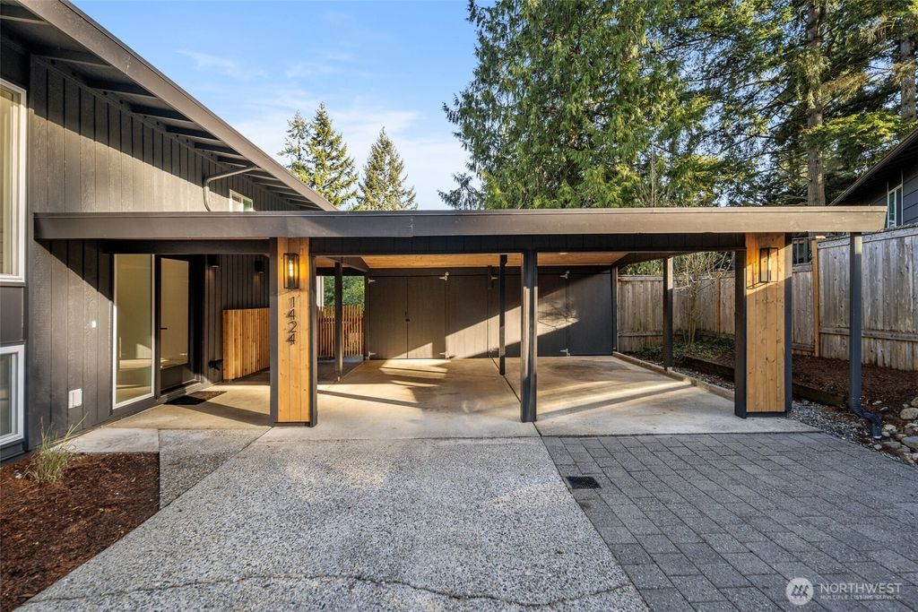 Photo of 1424 150th Avenue SE, Bellevue, WA 98007 (MLS # 2469948)