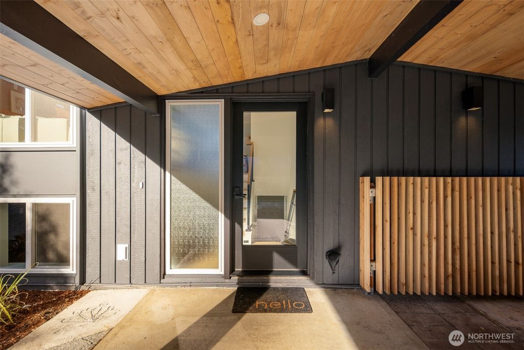 Photo of 1424 150th Avenue SE, Bellevue, WA 98007 (MLS # 2469948)