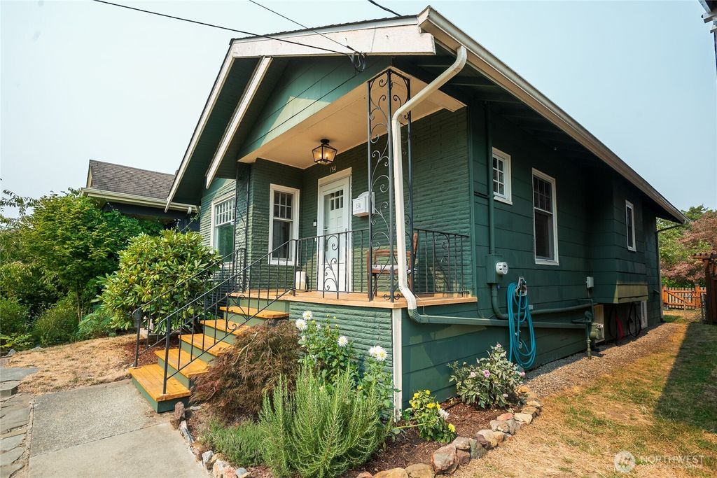 Photo of 154 NE 52nd Street, Seattle, WA 98105 (MLS # 2429696)