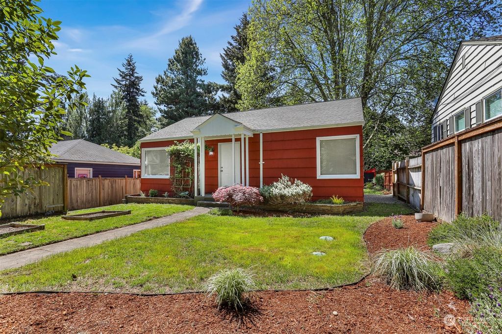 Photo of 8407 35th Avenue SW, Seattle, WA 98126 (MLS # 2238880)