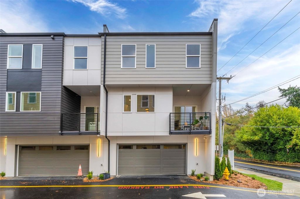 Photo of 11554 17th Place SW, Burien, WA 98146 (MLS # 2487009)