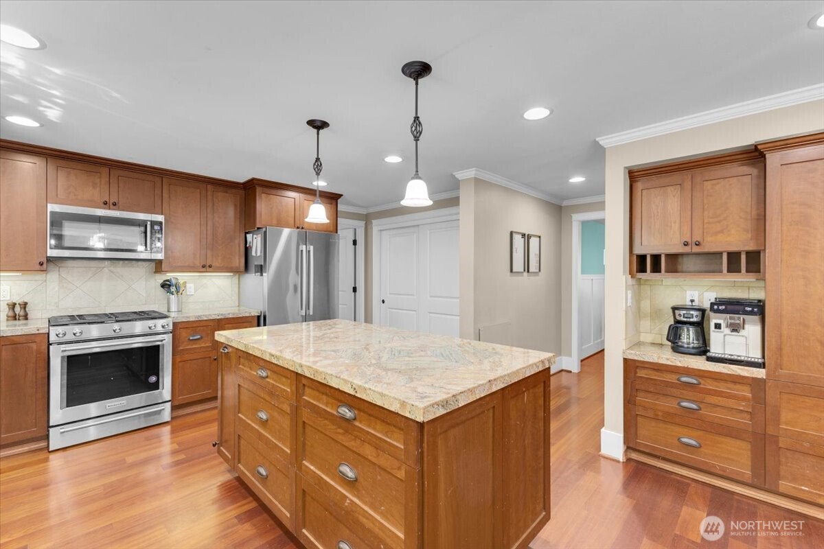 6907 184th Street SE